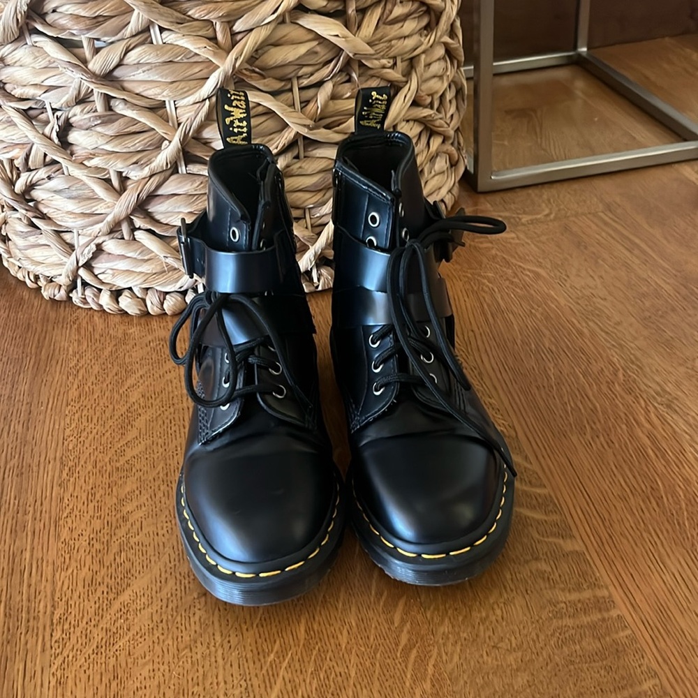 brand new DOC MARTENS 1460 Harness Leather Lace Up Boots